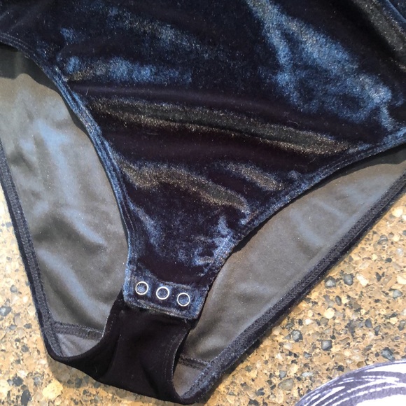 Hollister Black Lace Up Crushed Velvet Bodysuit - Picture 5 of 7